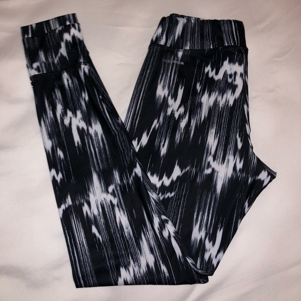 Reebok Black & White Thighs Sz Small 🤩